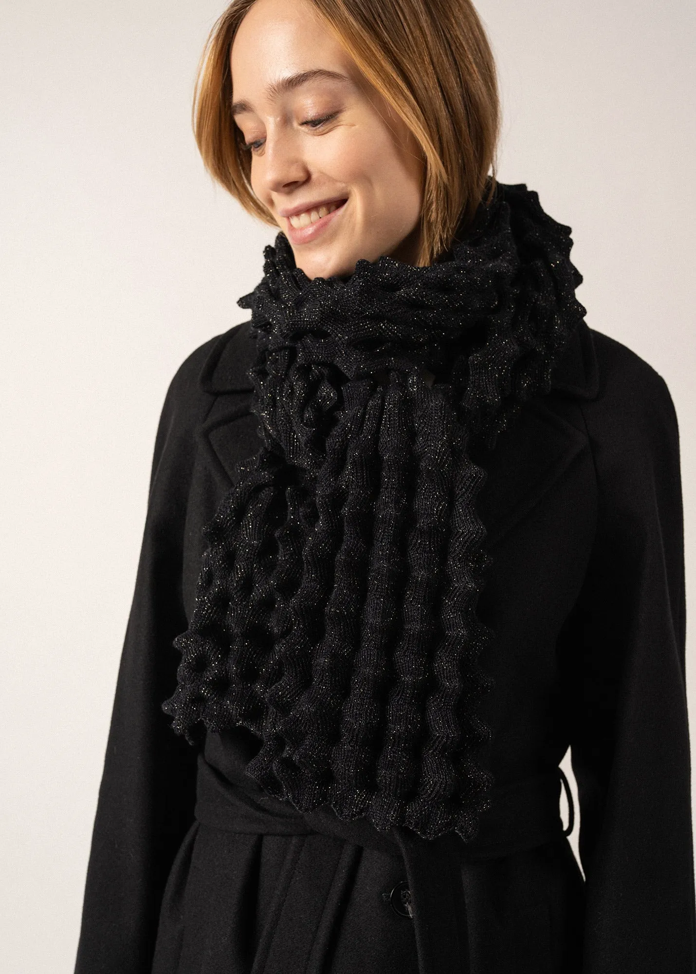 Alvéole Long Honeycomb Effect Scarf - in blended wool (ECUME/NAVY)