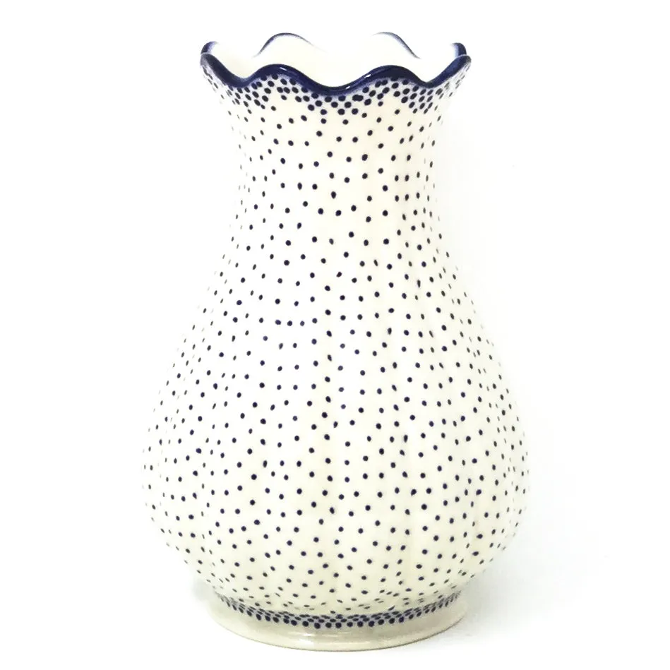 Scalloped Vase in Simple Elegance